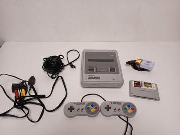 Snes met 2 controllers, spel bekabeling en hdmi verloop beschikbaar voor biedingen