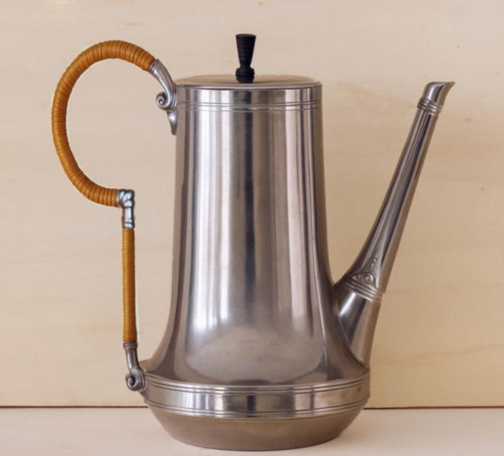 J.N. Daalderop & Zn. Tiel koffiepot met webbing 1930 – 1938, Antiek en Kunst, Antiek | Keukenbenodigdheden, Ophalen of Verzenden
