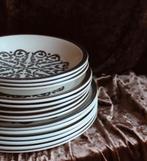 Grote set retro borden, Ophalen of Verzenden, Aardewerk, Overige stijlen, Bord(en)