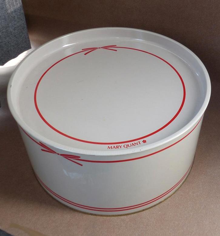 Mary Quant vintage blik ronde trommel grijs rood logo, Verzamelen, Blikken, Gebruikt, Overige, Overige merken, Ophalen of Verzenden