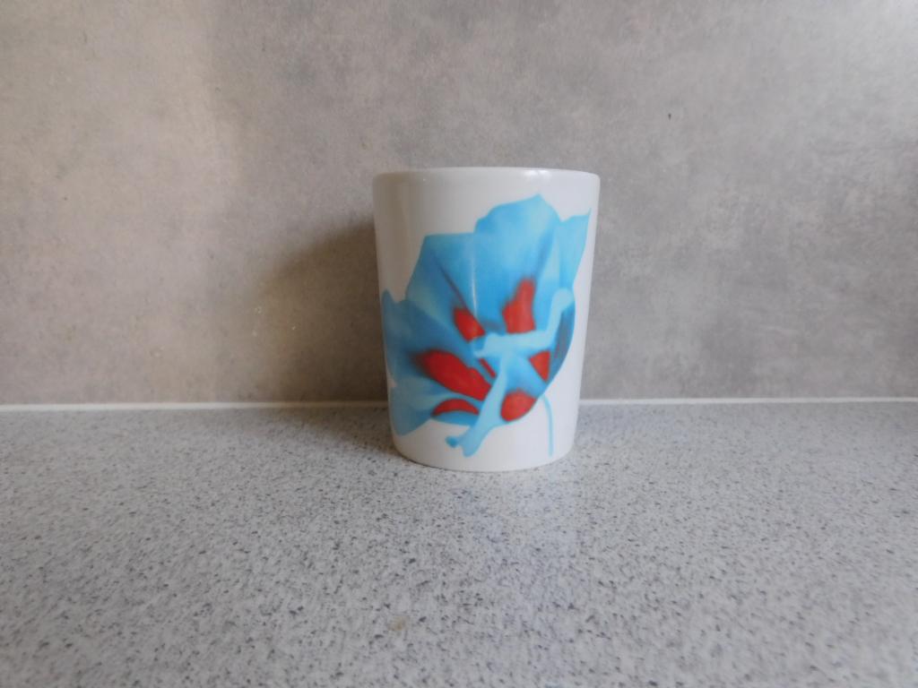 Mok 9,5x7,5 cm. Tulp Blauw Arzberg Douwe Egberts, Ophalen of Verzenden, Zo goed als nieuw, Overige stijlen, Kop(pen) en/of Schotel(s)