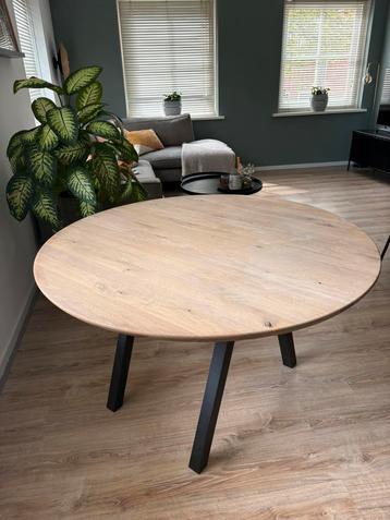 Ronde eetkamertafel hout 130cm beschikbaar voor biedingen