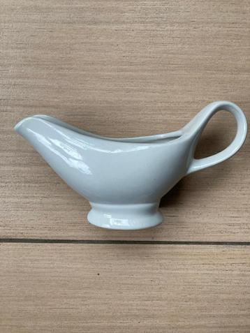 Mooie Witte Klassieke Sauskom van Porselein NIEUW. beschikbaar voor biedingen