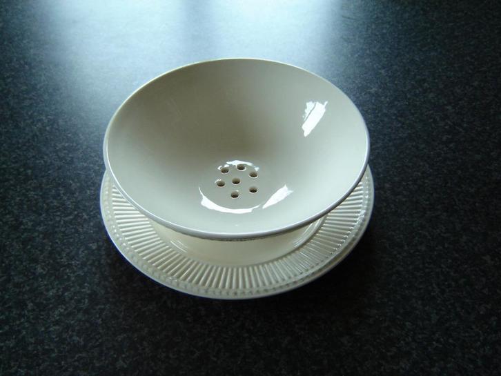 Esme, Wedgewood, fruittest 20 cm, met uitlekbord., Huis en Inrichting, Keuken | Servies, Zo goed als nieuw, Overige typen, Overige stijlen
