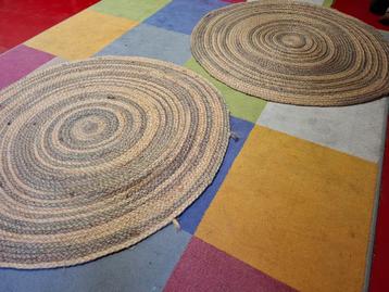 Vloerkleed tapijt rond van Jute 2 x samen. Zie omschr,
 beschikbaar voor biedingen