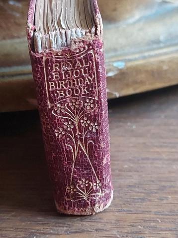 Klein oud bijzonder Engels Royal Bijou Birthday Book ** beschikbaar voor biedingen