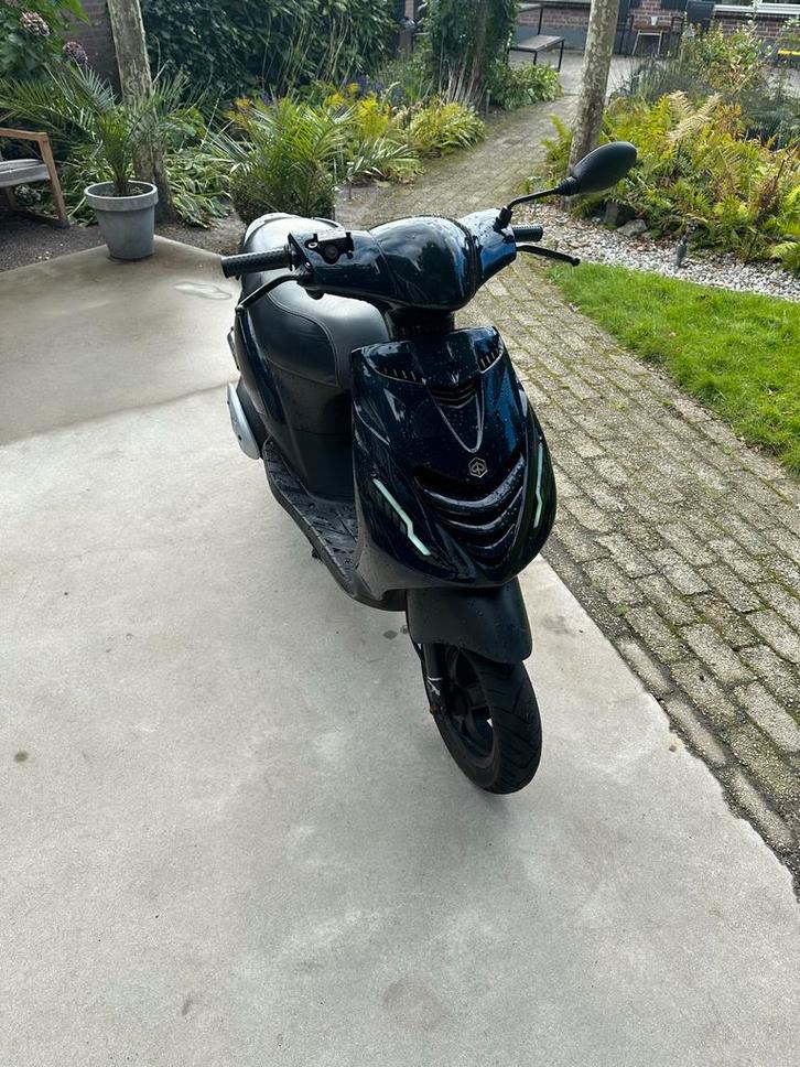 Piaggio Zip 2T 70CC Daily, Fietsen en Brommers, Scooters | Piaggio, Zo goed als nieuw, Zip, Maximaal 45 km/u, Tweetakt, Ophalen