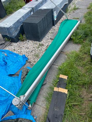 Zonnescherm beschikbaar voor biedingen