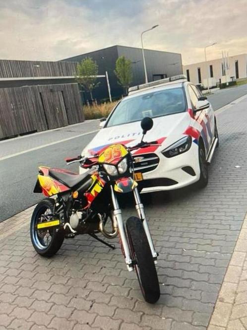 Gereviseerd Derbi Senda SM DRD 2006 Lightning McQueen, Fietsen en Brommers, Brommers | Derbi, Gebruikt, Maximaal 45 km/u, Ophalen