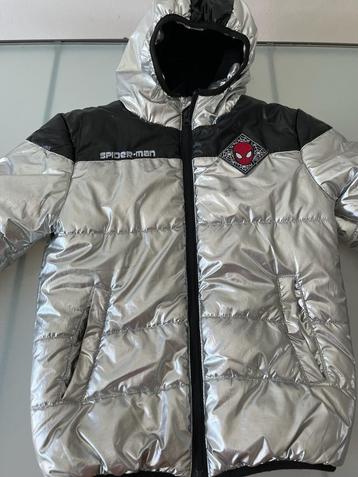 Winterjas met capuchon 8 jaar beschikbaar voor biedingen