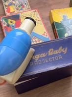 uit en in de oude speelgoeddoos: blauwe filmprojector, Ophalen