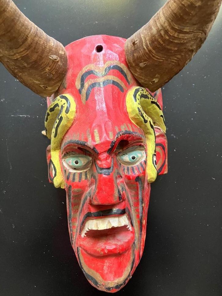 Oud duivelsmasker met hoorns uit Guatemala, Antiek en Kunst, Kunst | Beelden en Houtsnijwerken, Ophalen of Verzenden