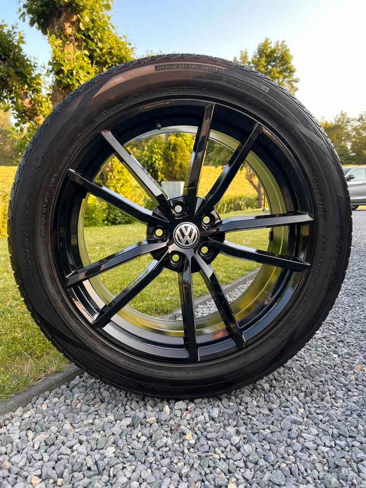 19 inch Volkswagen Tiguan Zwart Zomerbanden, Auto-onderdelen, Banden en Velgen, Banden en Velgen, Zomerbanden, 19 inch, 255 mm