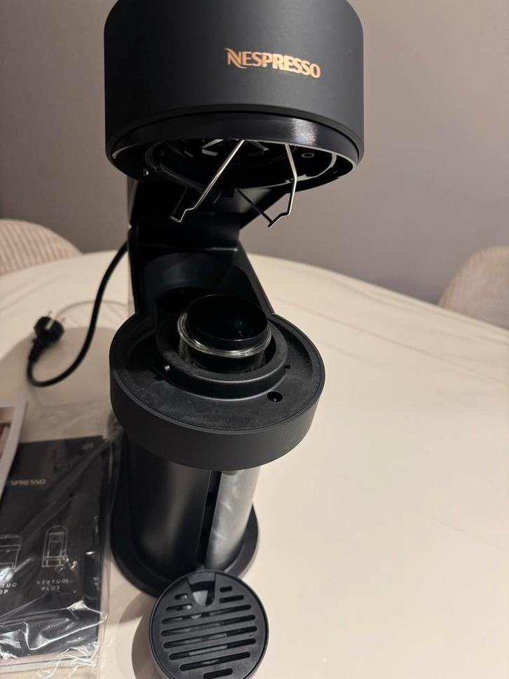 Nespresso Vertuo Next Koffiezetapparaat - Zwart, Witgoed en Apparatuur, Koffiezetapparaten, Zo goed als nieuw, Koffiepads en cups