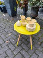 Lichtgele kopjes met suikerpot en melkkan, Ophalen of Verzenden, Porselein, Overige stijlen, Overige typen