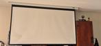 Beamerscherm 3.5m breed met afstandsbediening, Ophalen