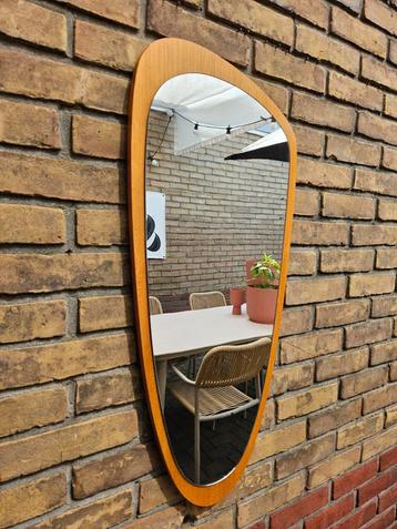 Vintage Mid Century 50s asymmetrische hartvormige spiegel  beschikbaar voor biedingen