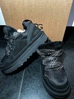 Ugg Lowmel Zwart - Stijlvolle Schoenen, Zwart, Nieuw, Ophalen of Verzenden, Sneakers of Gympen