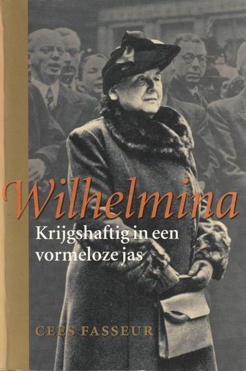 Wilhelmina Krijgshaftig in vormeloze jas - Cees Fasseur** beschikbaar voor biedingen
