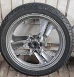 Voor en achterwiel Honda NTV Revere 650, Ophalen