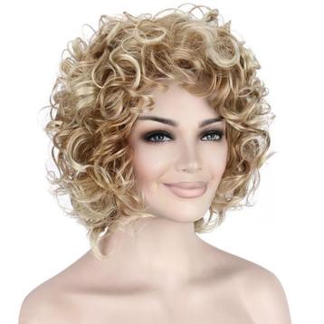 Moderne pruik vlot kort krullend haar kleur 27T613 beschikbaar voor biedingen