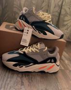 Yeezy 700, Ophalen of Verzenden, Nieuw