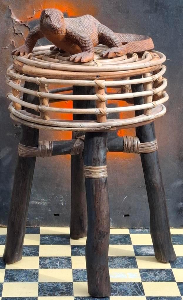 Krukje . Rotan/hout.  56/31 cm. Bohemian style., Huis en Inrichting, Krukjes, Zo goed als nieuw, Hout, Ophalen