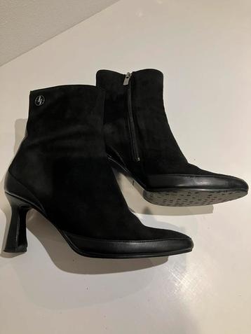 Floris Van Bommel zwart suede enkelboots (38,5) beschikbaar voor biedingen