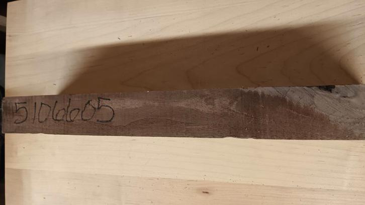 Walnoot blok nr 017. Circa 9 x 5 x 400 +, Hobby en Vrije tijd, Overige Hobby en Vrije tijd, Ophalen of Verzenden