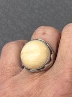 Zilveren ring met ivoor, 18 tot 19, Gebruikt, Ophalen of Verzenden, Dame