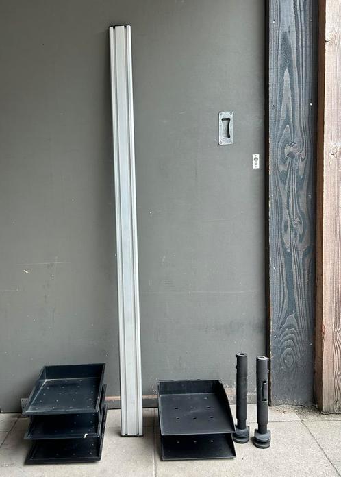 Ophangrail met 5 stuks A4 bakje, Huis en Inrichting, Woonaccessoires | Wandplanken en Boekenplanken, Gebruikt, Ophalen of Verzenden