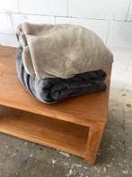 Set van 2 zachte dekens. Buiten zacht, binnenkant wit pluis, Ophalen, Gebruikt