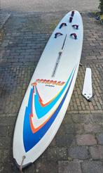 Complete windsurfset – Mistral Maui + 3 zeilen, Watersport en Boten, Windsurfen, Ophalen, 250 tot 300 cm, Gebruikt, Met vin(nen)