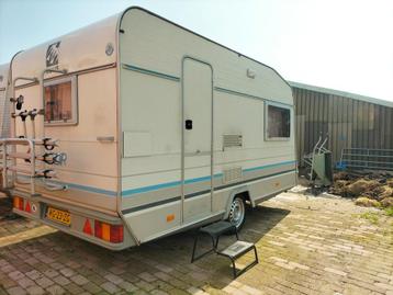 Caravan Knaus Azur met voortent en luifel  beschikbaar voor biedingen