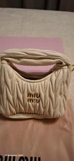 Miu Miu Leren Handtas - Zo goed als nieuw!, Sieraden, Tassen en Uiterlijk, Tassen | Damestassen, Ophalen of Verzenden, Zo goed als nieuw