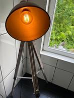 Staande industriële lamp hout donker grijs zgan Met mooi uit, Ophalen, Zo goed als nieuw, Hout, 150 tot 200 cm