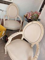 2x Antieke Stoelen met Graveringen, Ophalen
