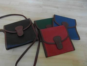1 tasje met 4 kleuren omslag beschikbaar voor biedingen