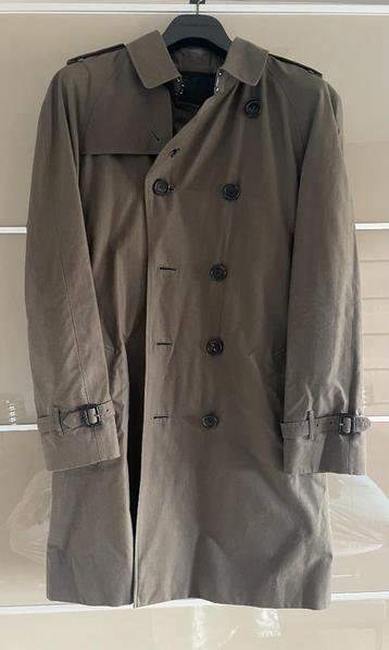 Burberry Mid-length Kensington Heritage Trench Coat, size 50