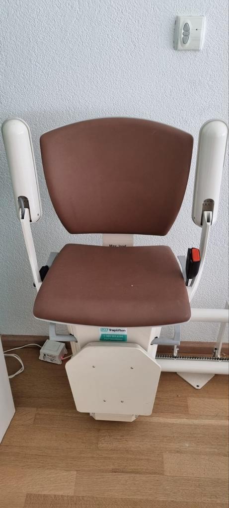 Otolift traplift rechte trap 14 treden – topstaat, comple, Diversen, Trapliften, Zo goed als nieuw, Recht, Ophalen