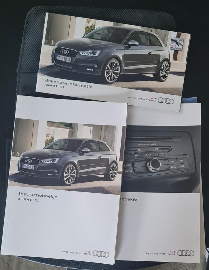 Audi A1 Instructieboekjes + Map, Auto diversen, Handleidingen en Instructieboekjes, Ophalen of Verzenden