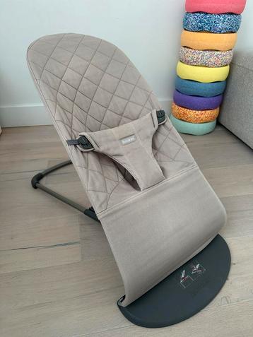 BabyBjörn Bliss wipstoeltje – Zandgrijs | Zo goed als nieuw! beschikbaar voor biedingen