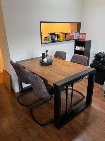 Industriële eettafel mangohout beschikbaar voor biedingen