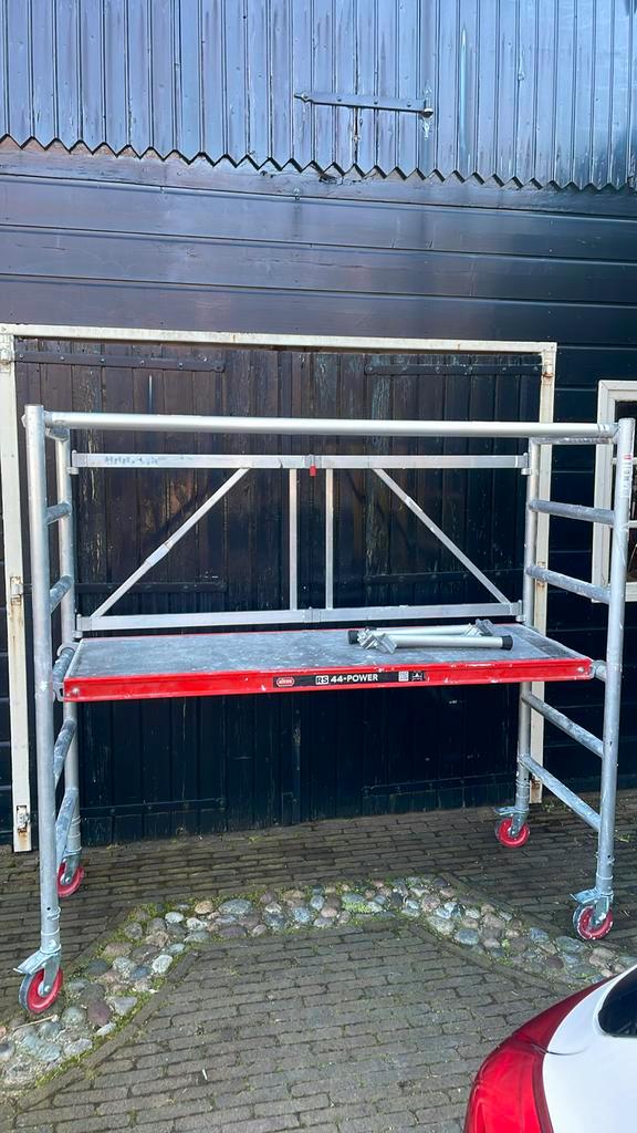 Te huur: Altrex RS 44 power kamersteiger, rolsteiger., Doe-het-zelf en Verbouw, Steigers, Zo goed als nieuw, Rolsteiger of Kamersteiger