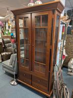 Houten vitrinekast met glazen deuren en lades, Gebruikt, Glas, Ophalen of Verzenden, Test@example.com