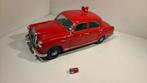 Mercedes 180 fire revell 1.18, Hobby en Vrije tijd, Modelauto's | 1:18, Auto, Revell, Ophalen of Verzenden, A