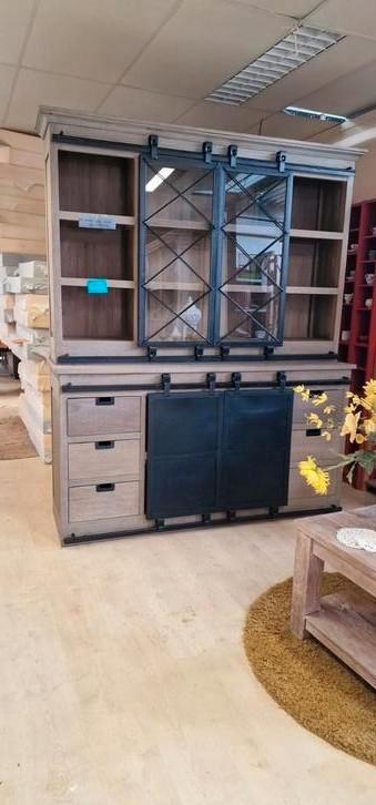 Hele nieuwe buffetkast hout /metaal beschikbaar voor biedingen