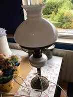Oude tafellamp/olielamp/ porselein/glas., Huis en Inrichting, Lampen | Tafellampen, Gebruikt, Overige materialen, Antiek, 50 tot 75 cm