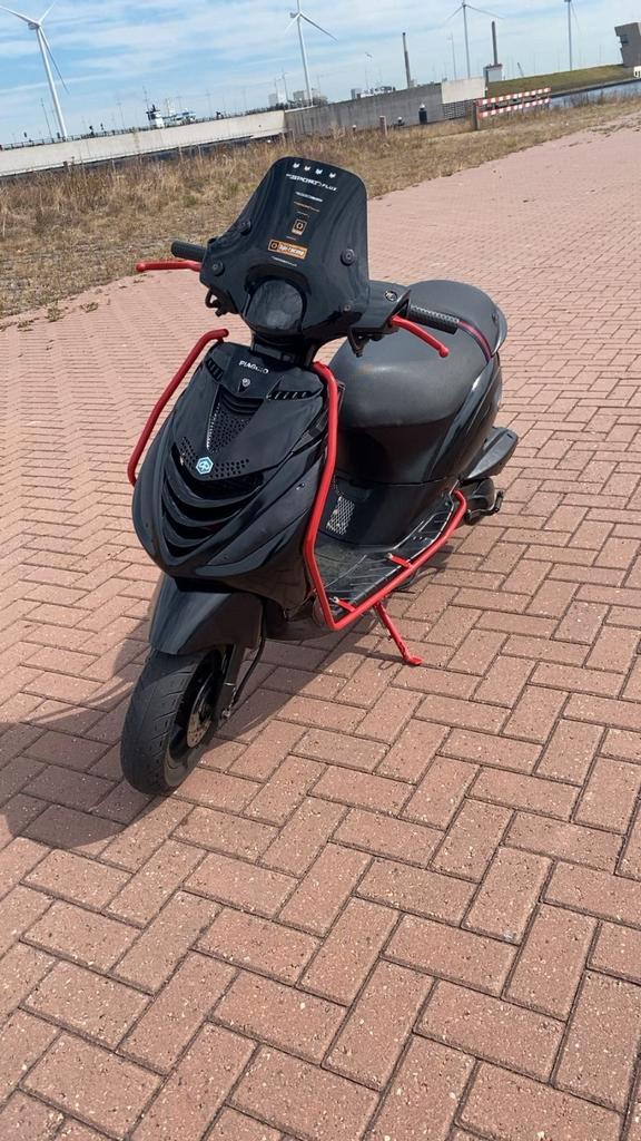 Zip 180 cc tekoop/teruill, Fietsen en Brommers, Scooters | Piaggio, Zo goed als nieuw, Zip, Ophalen