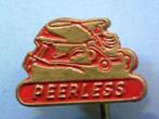 Peerless rood op koper/blik rijwielen speldje ( G_173 ), Verzamelen, Speldjes, Pins en Buttons, Verzenden, Zo goed als nieuw, Transport
